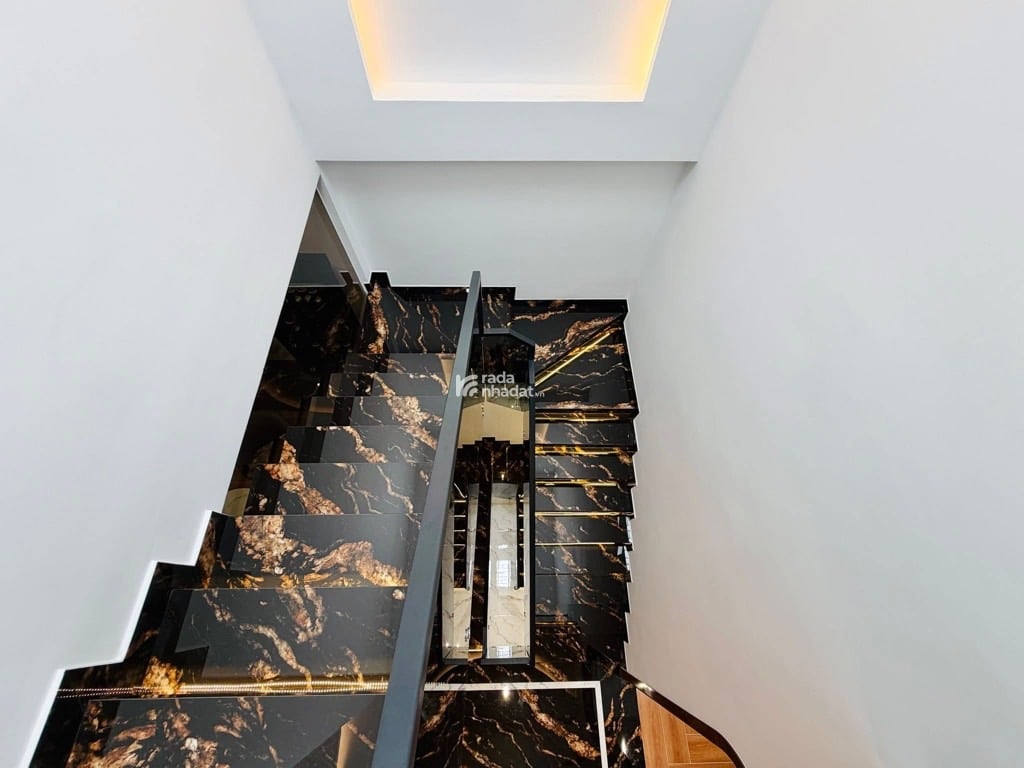 MẶT TIỀN KINH DOANH GÒ VẤP gần TÂN BÌNH - 100M2 - 4 TẦNG, 4 PN, 4WC - SÂN THƯỢNG RỘNG THOÁNG