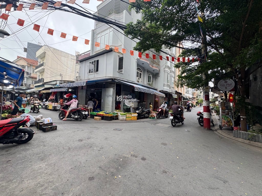 NGAY GẦN CHỢ, HOÀNG HOA THÁM, TÂN BÌNH, 55M2 CÓ KC Ở NGAY. GIẢM 350TR CHỈ CÒN 11T TL 