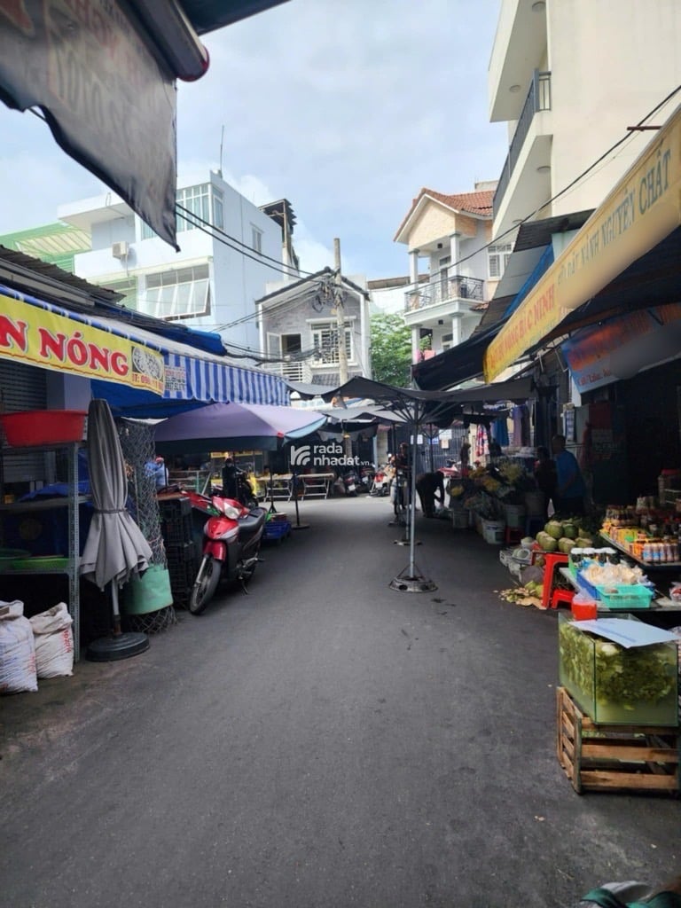 NGAY GẦN CHỢ, HOÀNG HOA THÁM, TÂN BÌNH, 55M2 CÓ KC Ở NGAY. GIẢM 350TR CHỈ CÒN 11T TL 