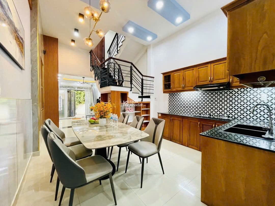 Chính chủ bán gấp nhà 49m2, Đường Phạm Văn Hai, P5, Tân Bình. Hẻm thông 5m xe hơi ra vào