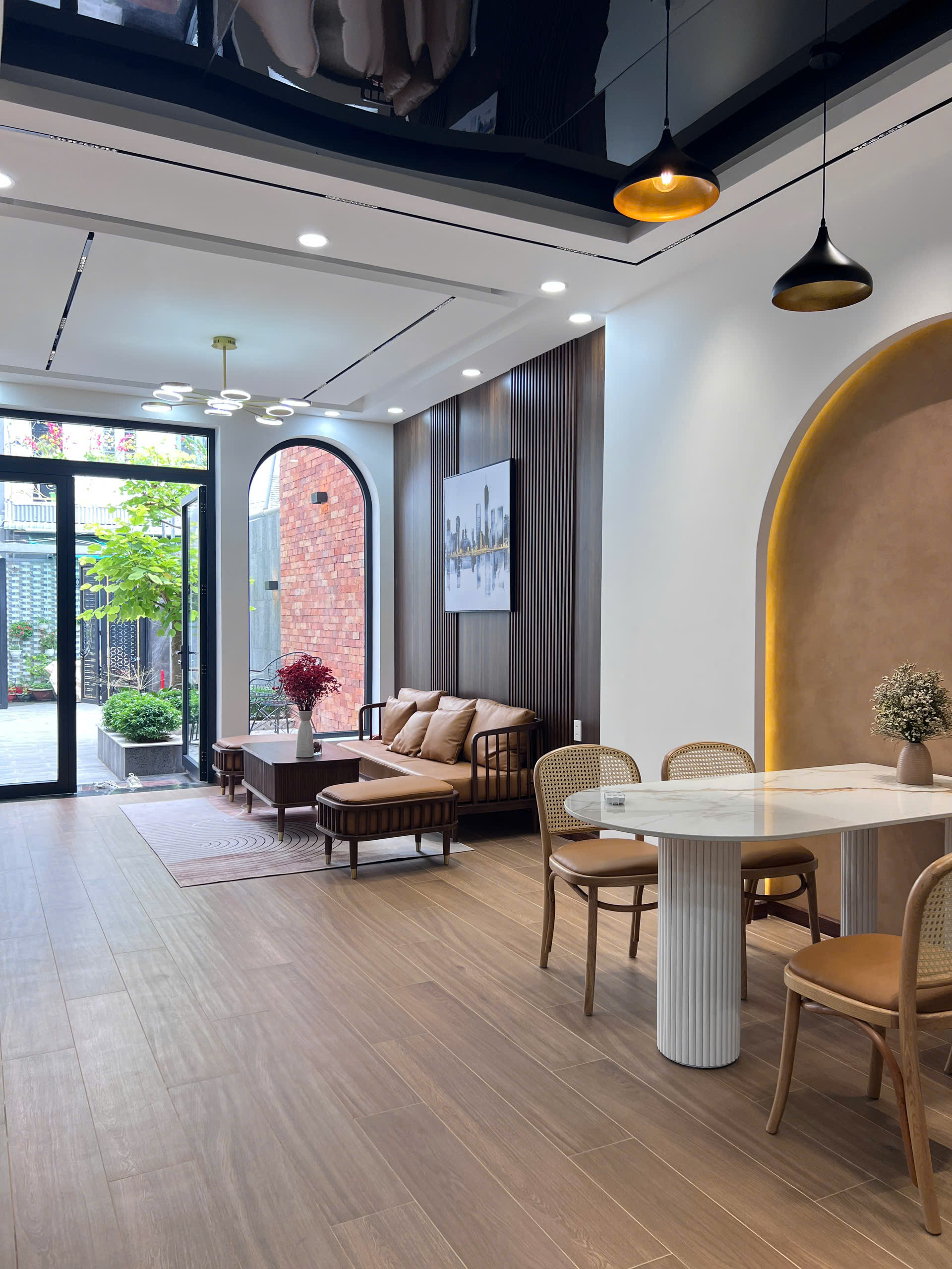 Bán Villa Mini Gò Vấp 120m2, Sân Vườn Rộng, 4PN, Giá 10.9 Tỷ TL