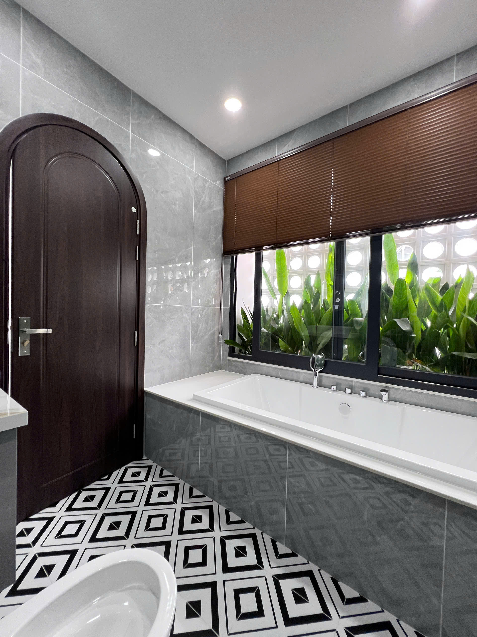 Bán Villa Mini Gò Vấp 120m2, Sân Vườn Rộng, 4PN, Giá 10.9 Tỷ TL