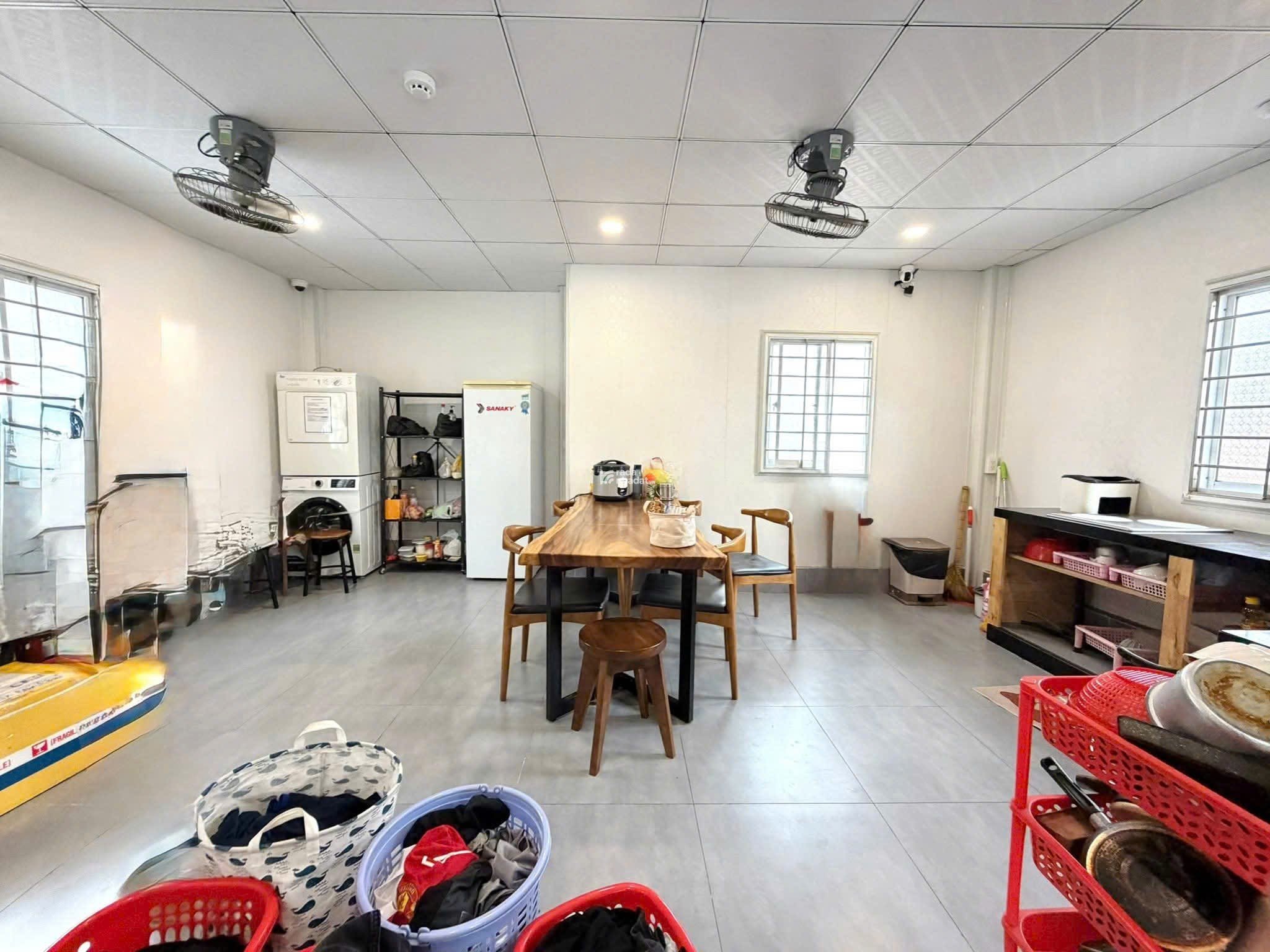 DÒNG TIỀN 70TR/THÁNG - NHÀ 4 TẦNG 66m2 SAU LƯNG ĐH HUTECH - 13.9 TỶ