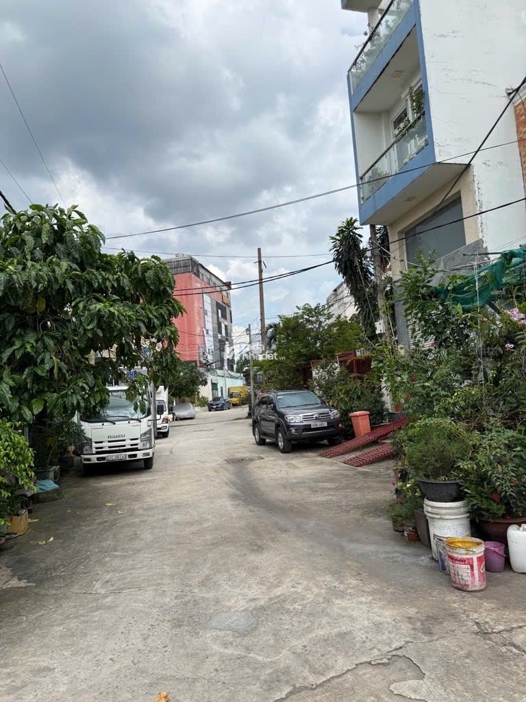 Bán nhà đường trước nhà 10m ô tô quay đầu ngang 4.2m dài 14m nhà 2 tầng 2 phòng chỉ 7 tỷ