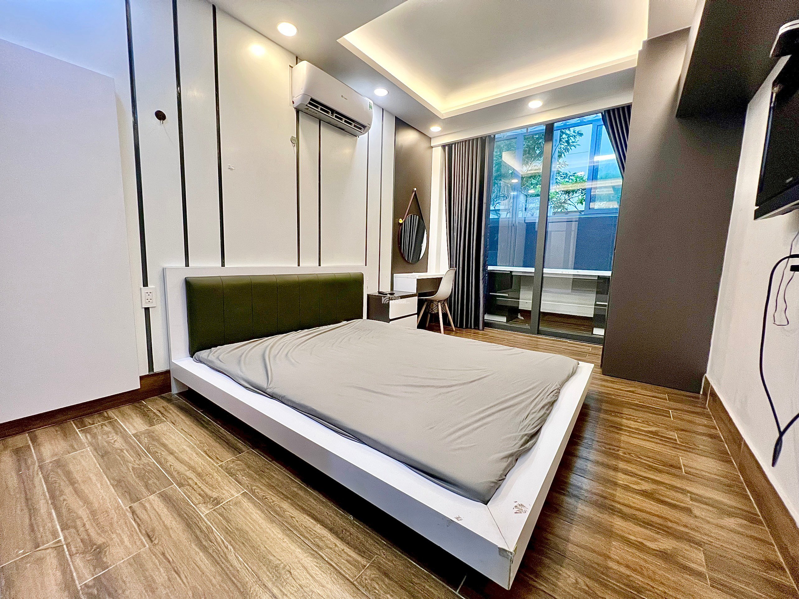 Cho thuê căn hộ tại quận 10, đầy đủ nội thất như hình, gần tòa nhà viettel, công trường dân chủ