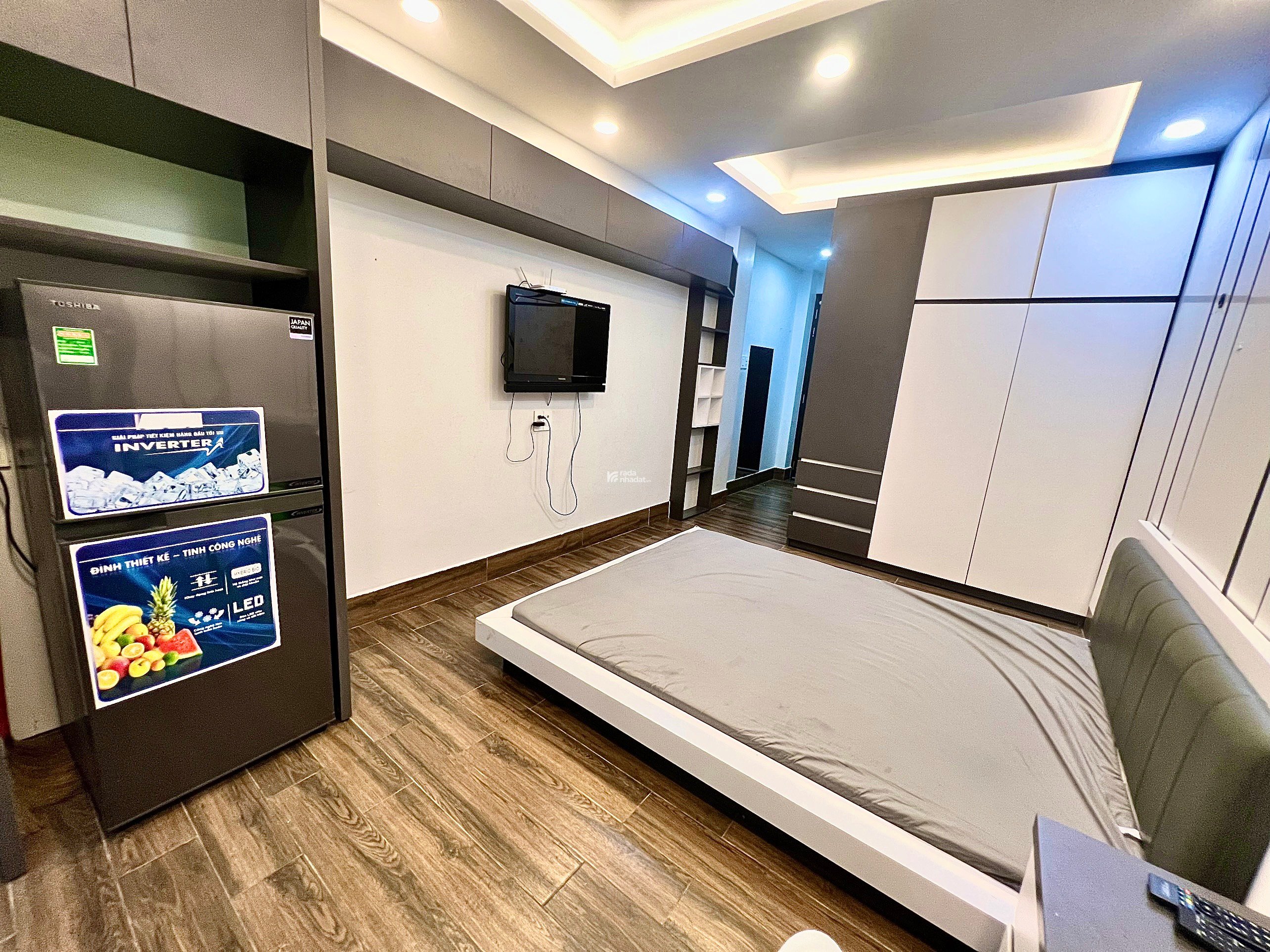 Cho thuê căn hộ tại quận 10, đầy đủ nội thất như hình, gần tòa nhà viettel, công trường dân chủ