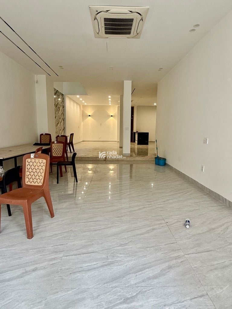 BIỆT THỰ - 4 TẦNG- THANG MÁY - QUẬN 5- NGUYỄN CHÍ THANH-DT: 8X20M- 33 TỶ