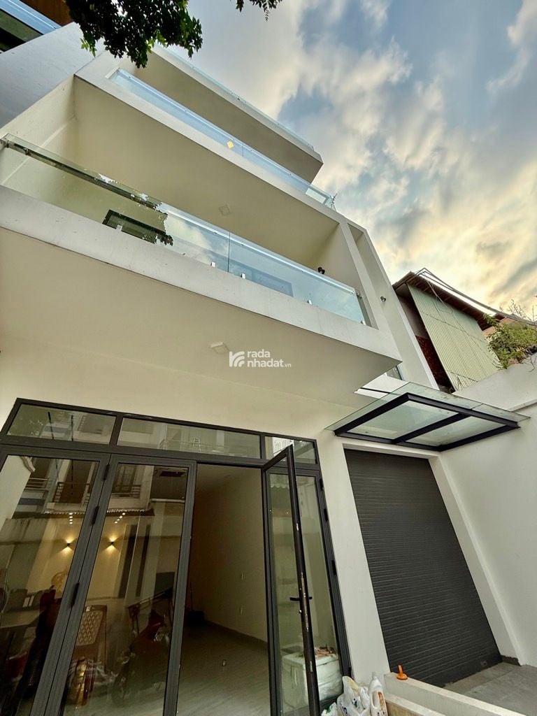 BIỆT THỰ - 4 TẦNG- THANG MÁY - QUẬN 5- NGUYỄN CHÍ THANH-DT: 8X20M- 33 TỶ