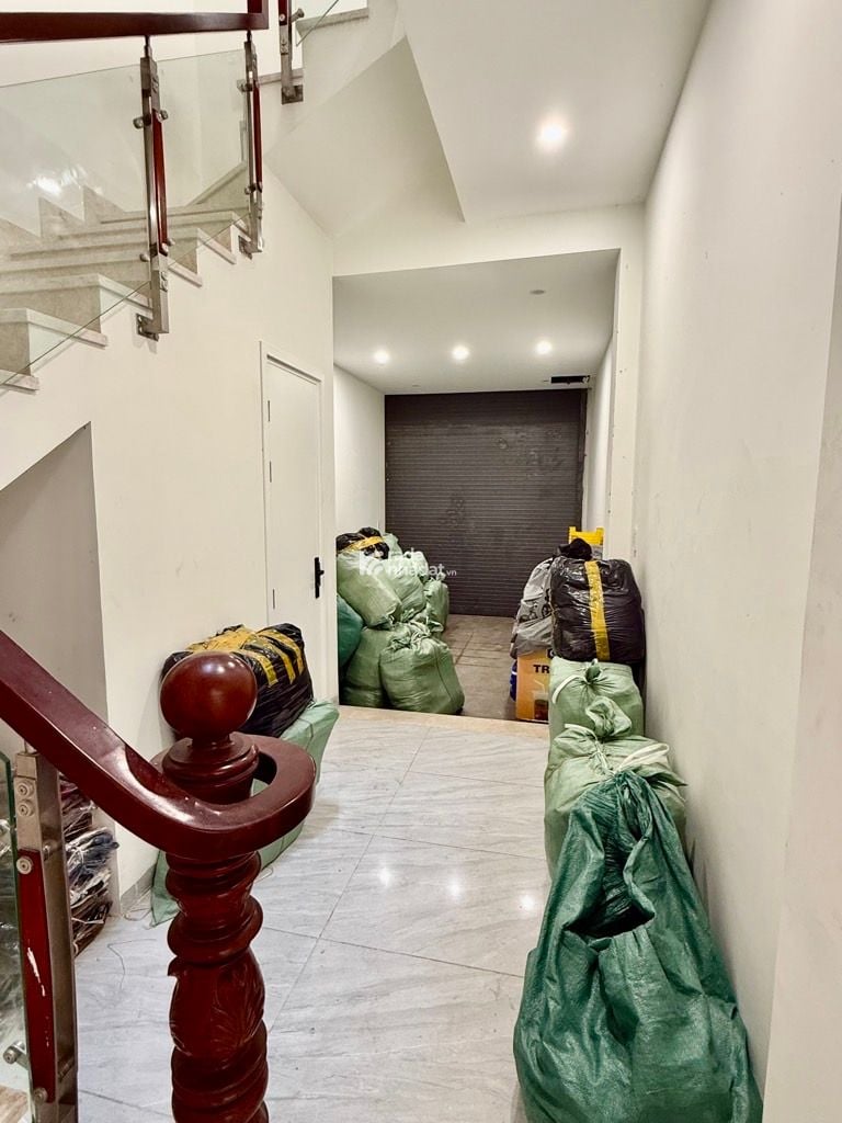 BIỆT THỰ - 4 TẦNG- THANG MÁY - QUẬN 5- NGUYỄN CHÍ THANH-DT: 8X20M- 33 TỶ