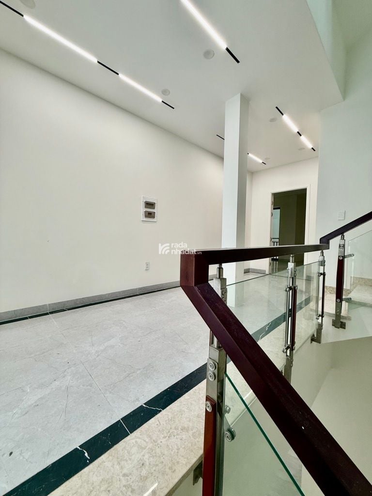 BIỆT THỰ - 4 TẦNG- THANG MÁY - QUẬN 5- NGUYỄN CHÍ THANH-DT: 8X20M- 33 TỶ