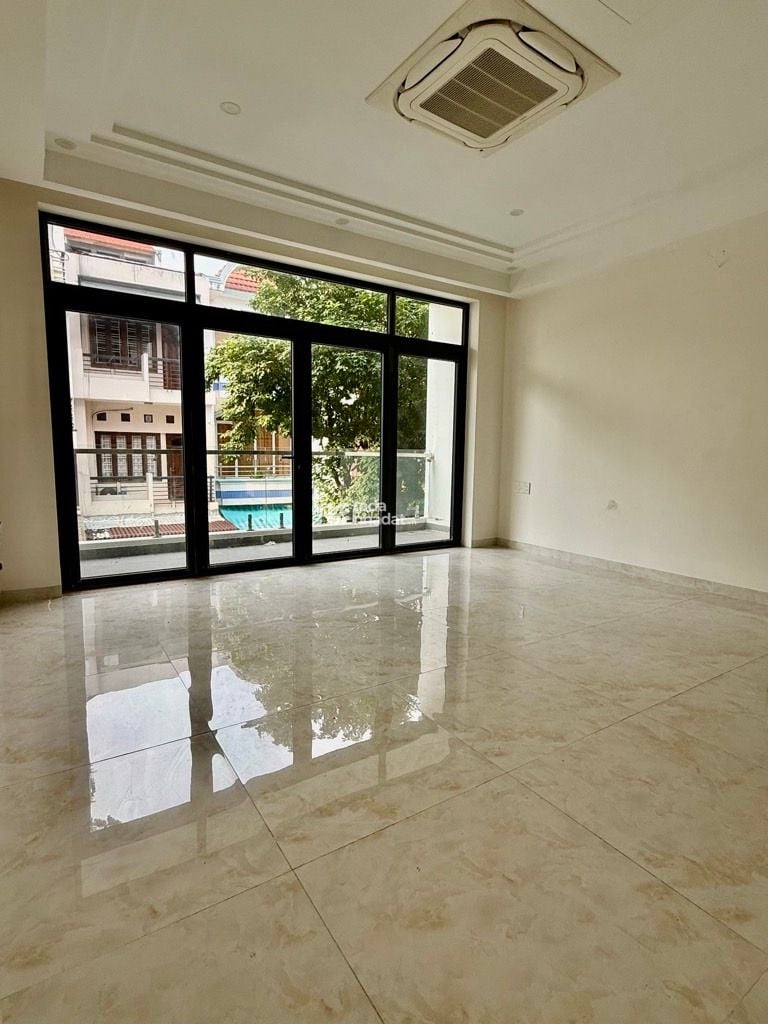 BIỆT THỰ - 4 TẦNG- THANG MÁY - QUẬN 5- NGUYỄN CHÍ THANH-DT: 8X20M- 33 TỶ