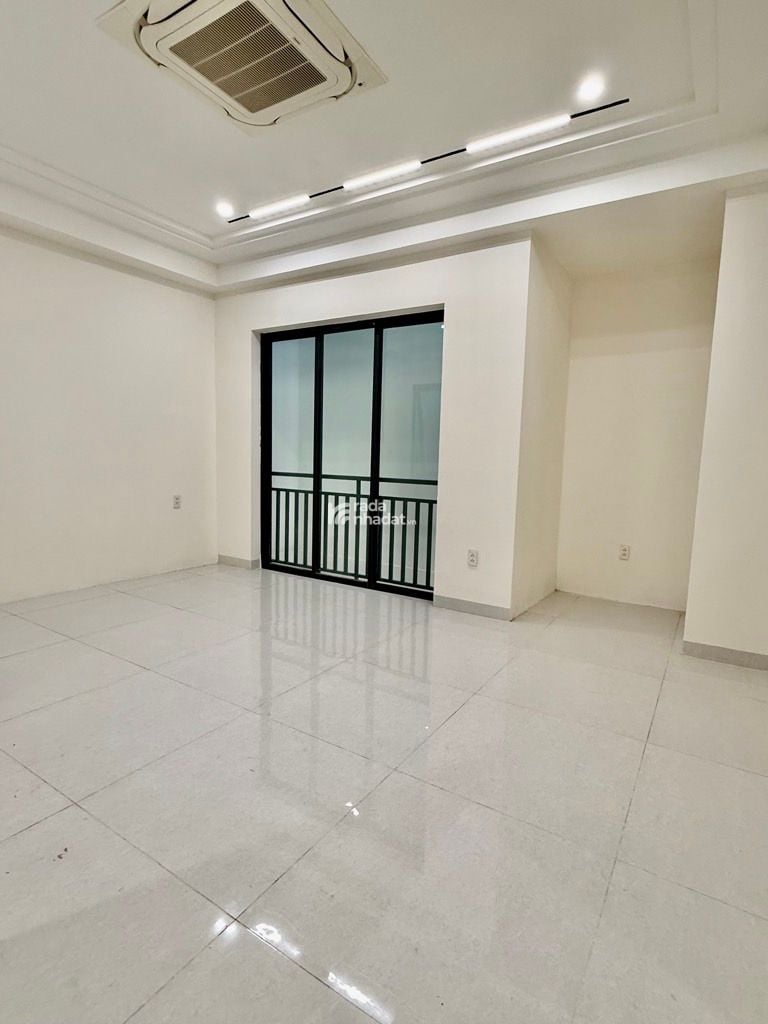 BIỆT THỰ - 4 TẦNG- THANG MÁY - QUẬN 5- NGUYỄN CHÍ THANH-DT: 8X20M- 33 TỶ