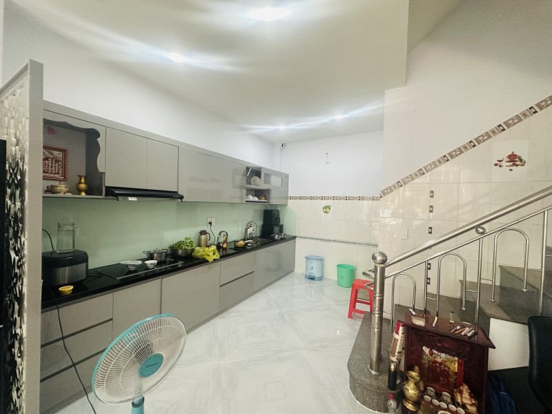 Bán Nhà Mặt Tiền 3 Tầng - Kinh Doanh - Tân Phú Q9. Giá Chỉ 8 Tỷ
