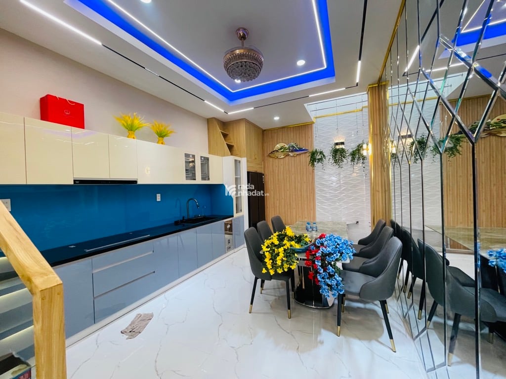 SÁT SÂN BAY, HẺM XE HƠI HOÀNG VĂN THỤ, PHÚ NHUẬN, 56M2 CÓ KC Ở NGAY. GIẢM 350TR CHỈ CÒN 13.25T TL 