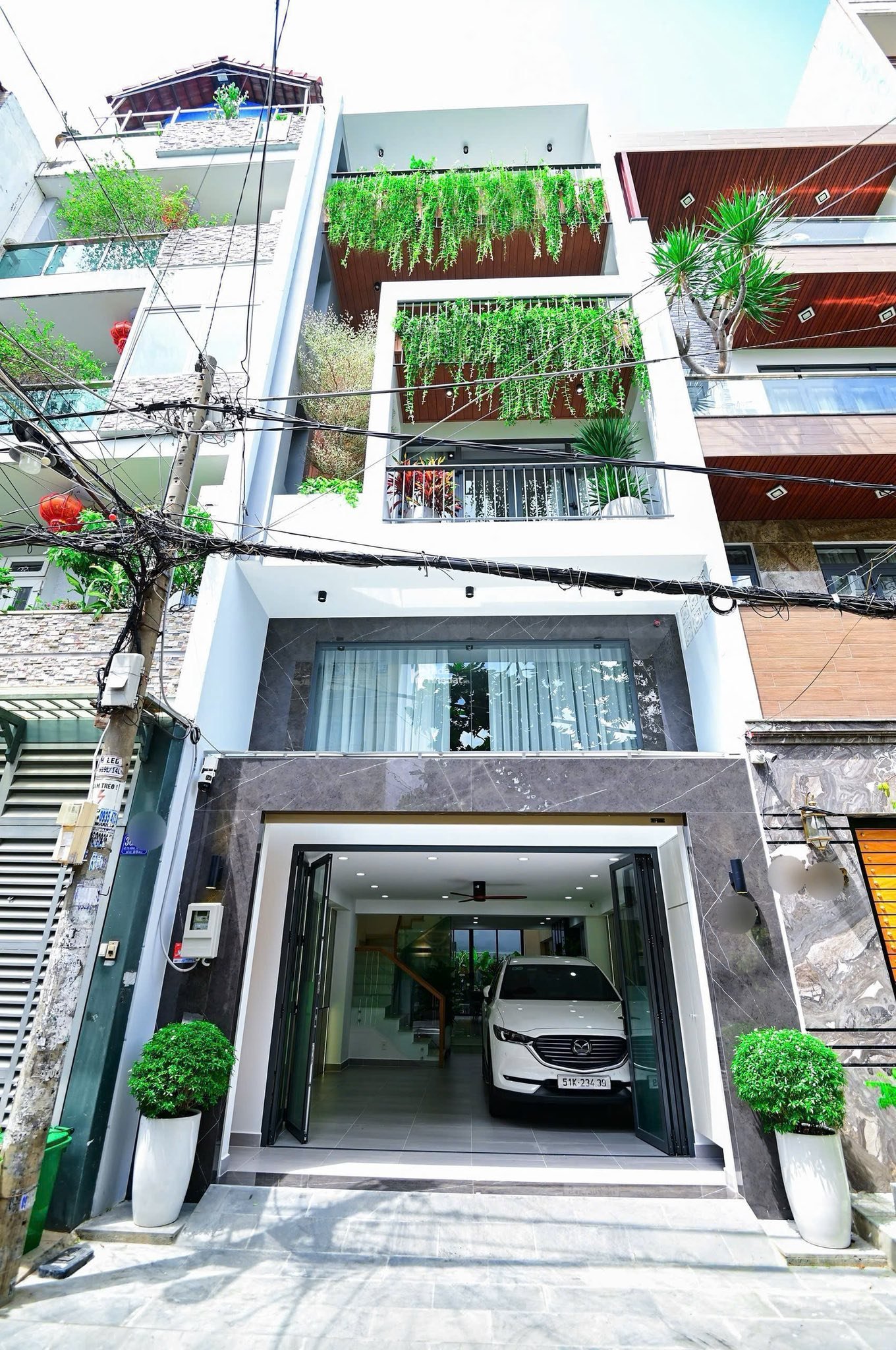 Bán nhà 36/120 Lê Thị Hồng, DT 5x20m, 1 trệt 3 lầu thang máy. Giá 18,5 tỷ