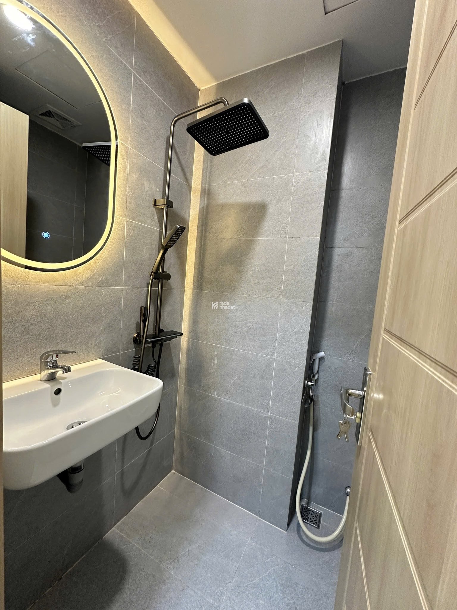 HIẾM NHÀ BÁN - NHÀ ĐẸP - BAN CÔNG RỘNG - 2WC - KHUÔN VIÊN SIÊU RỘNG - Ô TÔ DỪNG ĐỖ NGÀY ĐÊM