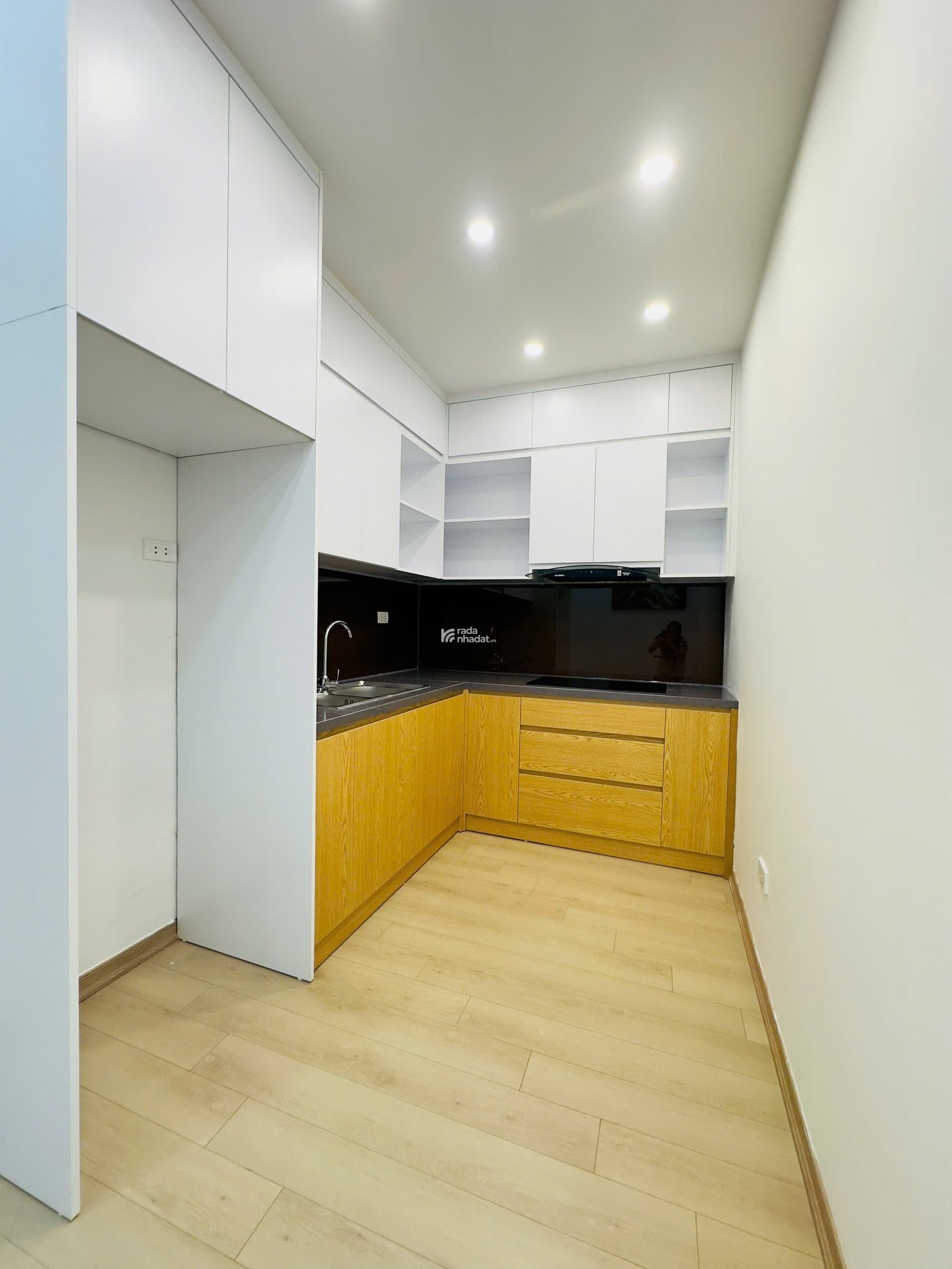 HIẾM NHÀ BÁN - NHÀ ĐẸP - BAN CÔNG RỘNG - 2WC - KHUÔN VIÊN SIÊU RỘNG - Ô TÔ DỪNG ĐỖ NGÀY ĐÊM