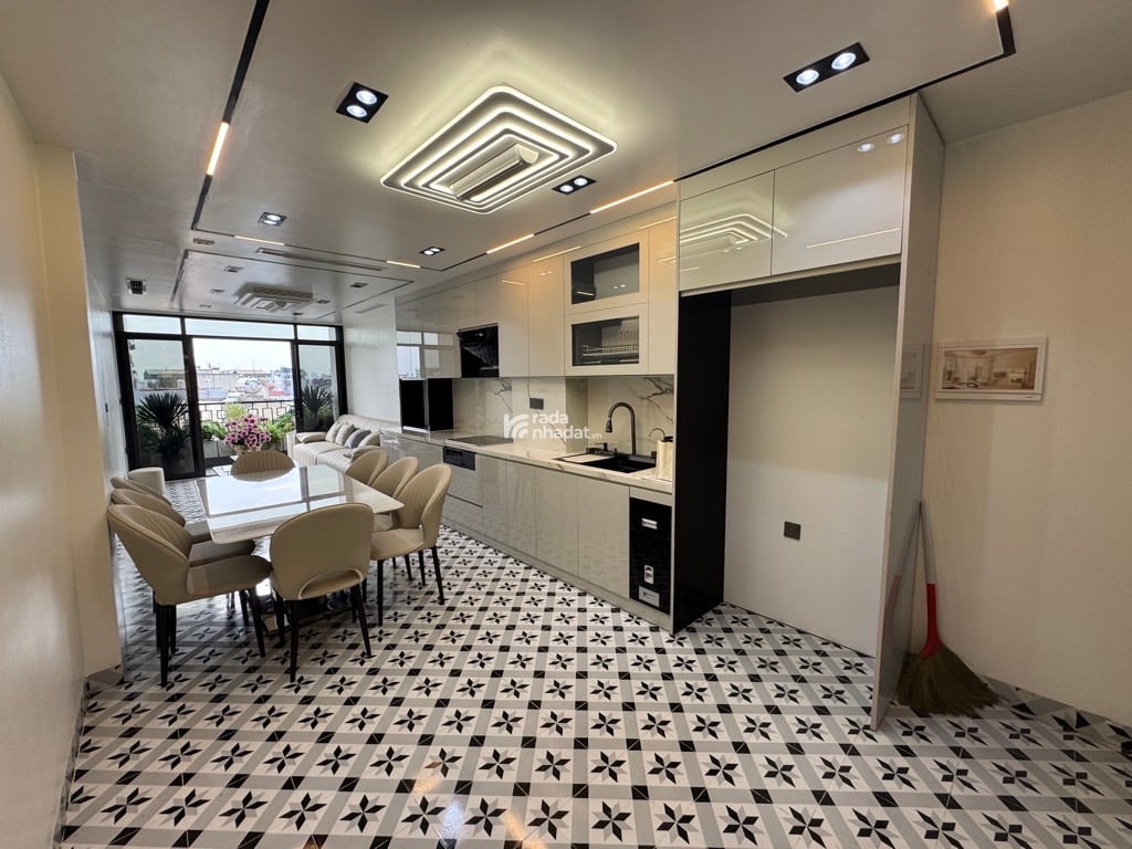 HIẾM - NHÀ NGỌC THUỴ 47M x 7 TẦNG - GARA - THANG MÁY - NGÕ THÔNG - FULL NỘI THẤT XỊN XÒ 