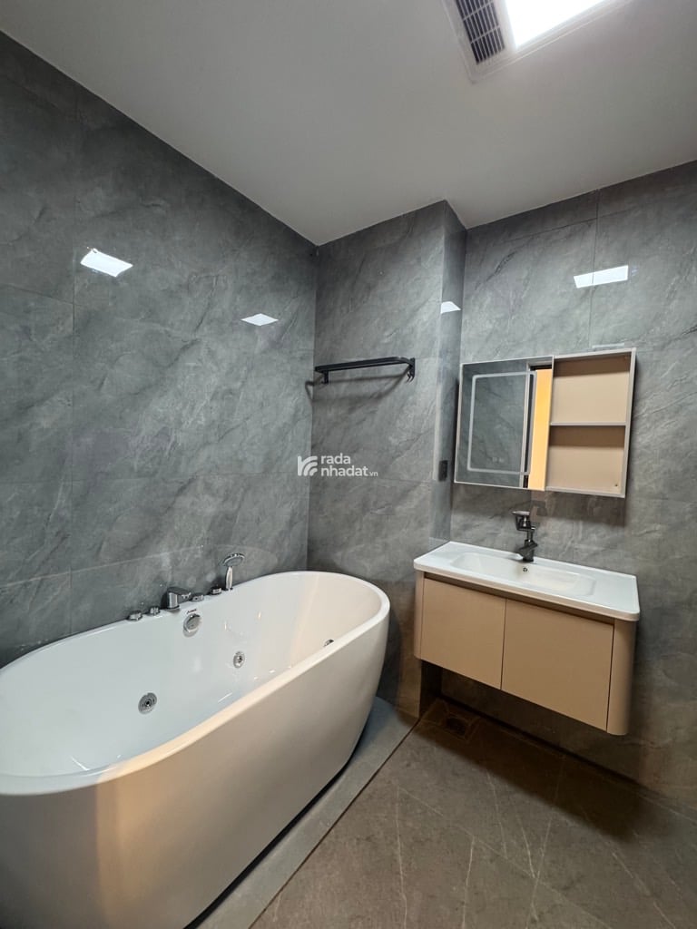 HIẾM - NHÀ NGỌC THUỴ 47M x 7 TẦNG - GARA - THANG MÁY - NGÕ THÔNG - FULL NỘI THẤT XỊN XÒ 