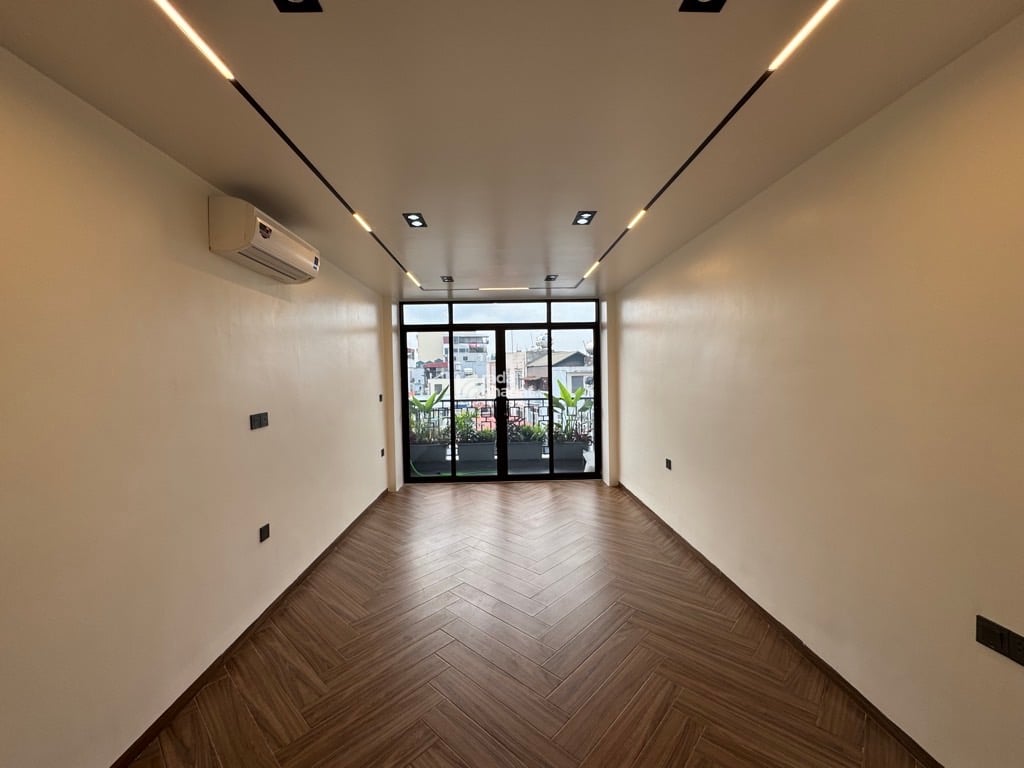 HIẾM - NHÀ NGỌC THUỴ 47M x 7 TẦNG - GARA - THANG MÁY - NGÕ THÔNG - FULL NỘI THẤT XỊN XÒ 