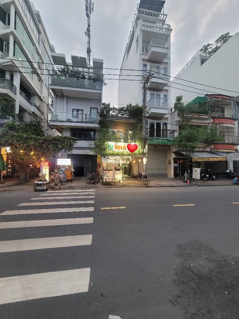 HẺM XE HƠI XÔ VIẾT NGHỆ TĨNH, BÌNH THẠNH, 4 TẦNG MỚI TINH Ở NGAY. GIẢM 350TR CHỈ CÒN 20T TL 