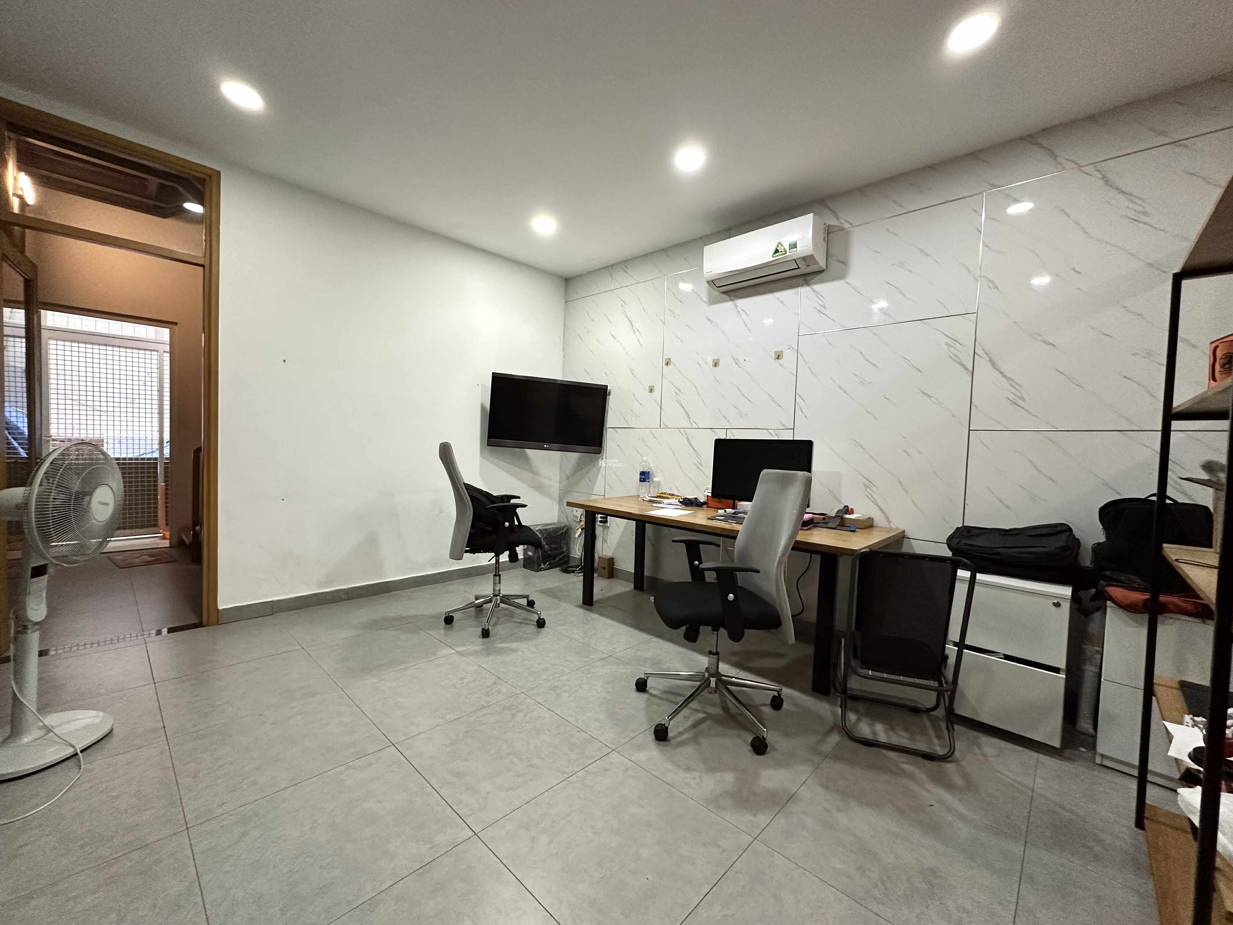 KHÔNG NHÀ BÁN - ĐỐI DIỆN NHÀ THỜ TÂN ĐỊNH, CẠNH CHỢ - NHÀ ĐẸP 5 TẦNG - 70M2 (4.2x16.5) - 21.8 TỶ