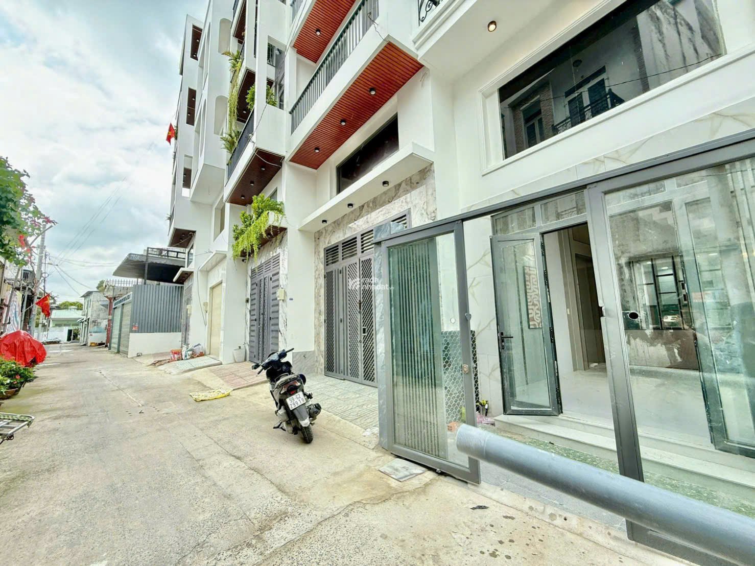 BIỆT THỰ PHỐ 3 MẶT TIỀN HẺM - GẦN LÊ VĂN KHƯƠNG, NGUYỄN ẢNH THỦ