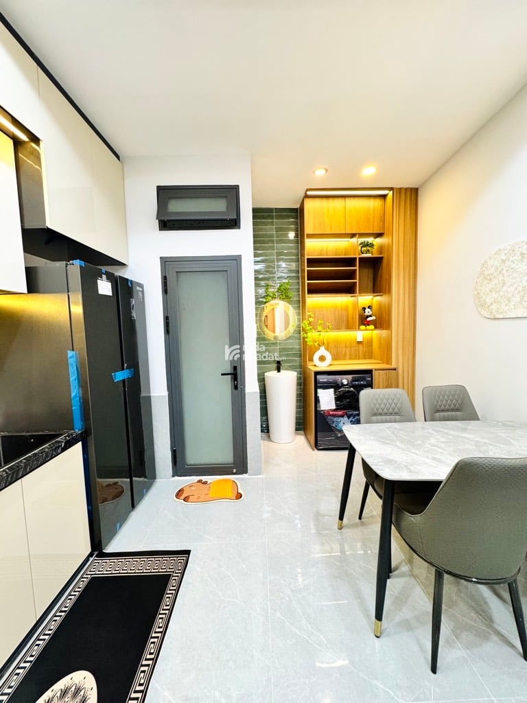 SÁT SÂN BAY, HẺM XE HƠI HOÀNG VĂN THỤ, PHÚ NHUẬN, 37M2 CÓ KC Ở NGAY. GIẢM 350TR CHỈ CÒN 8.85T