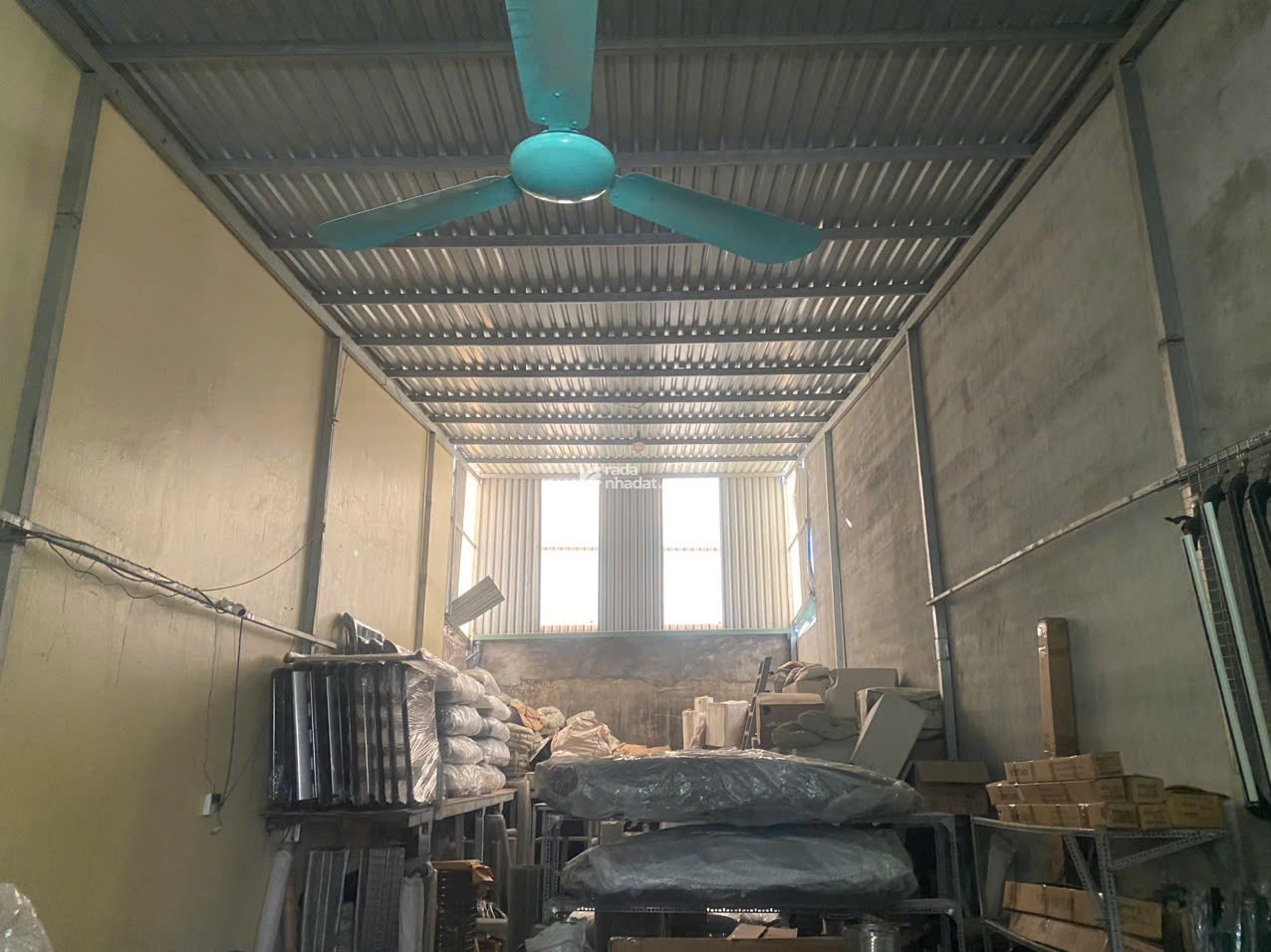 cho thuê kho diện tích 5x18, có sẵn kệ để hàng
