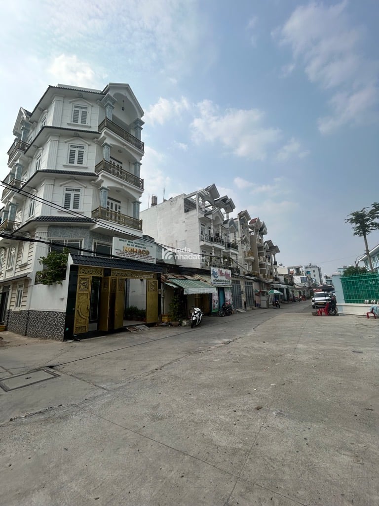 BÁN NHÀ 5 TẦNG 91M2 11.5 TỶ HẺM 10M LÔ GÓC KINH DOANH NGAY TÊN LỬA TỈNH LỘ 10 
