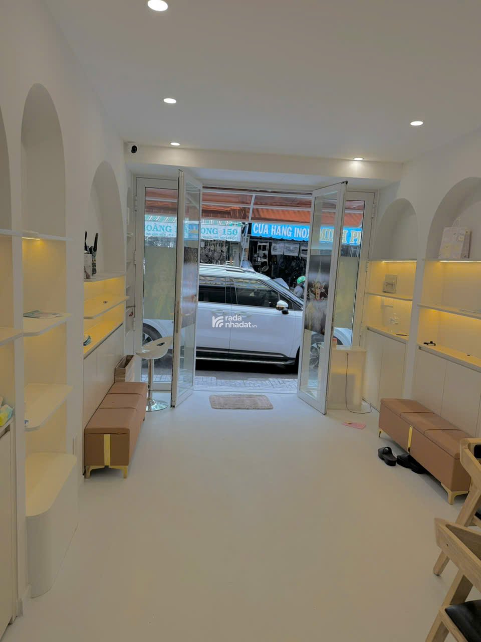 Bán nhà HĐt 35tr/tháng cách MT Thủ Khoa Huân 2m, ngay chợ Bến Thành ,Q1,4x18m, 3 tầng giá chỉ 23 tỷ