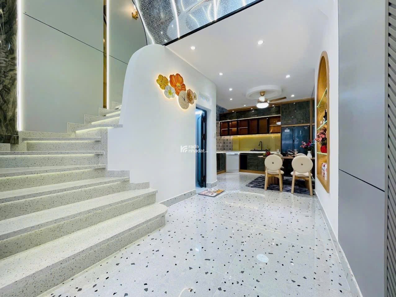 BÁN NHÀ 6 tỷ 550 68,9m2 Tôn Đản P15 Quận 4 HCM