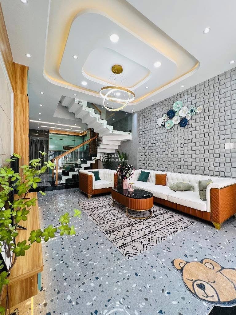 SOS! Cần bán nhà HXH sẵn dòng tiền 18tr/tháng, giá 4.25 tỷ, đường Nguyễn Khoái, phường 2, Quận 4