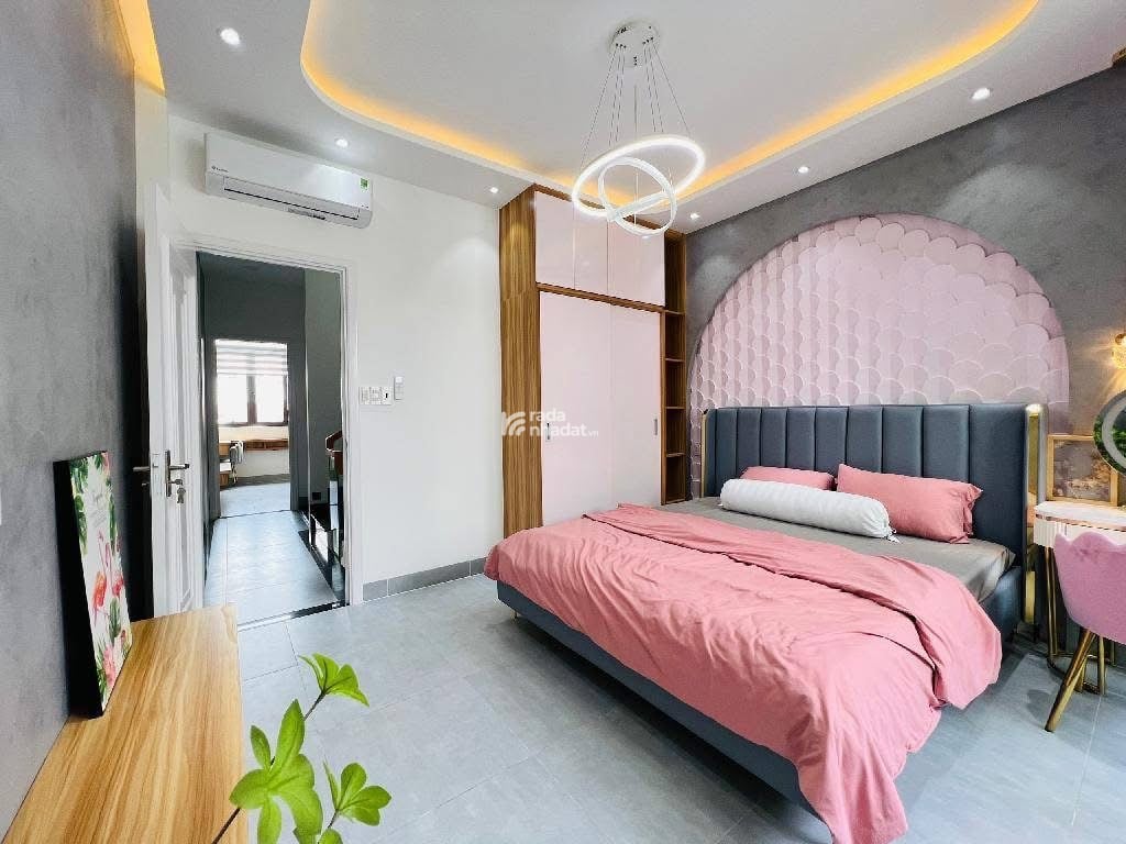 SOS! Cần bán nhà HXH sẵn dòng tiền 18tr/tháng, giá 4.25 tỷ, đường Nguyễn Khoái, phường 2, Quận 4