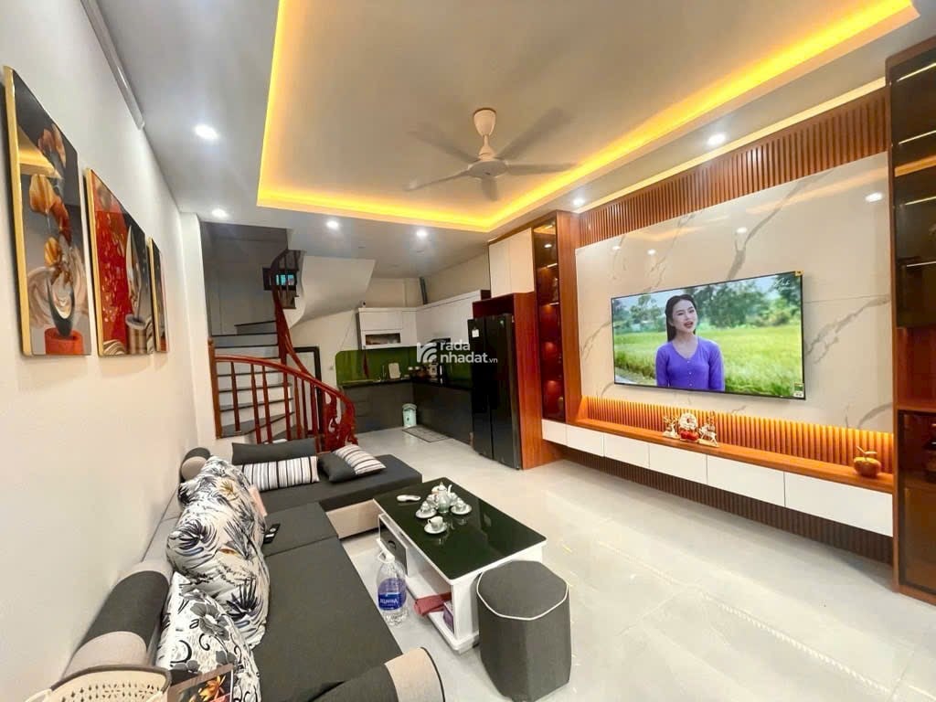 TÀI CHÍNH HƠN 7Đ SỞ HỮU NGAY NHÀ ĐẸP THẠCH BÀN -LONG BIÊN 