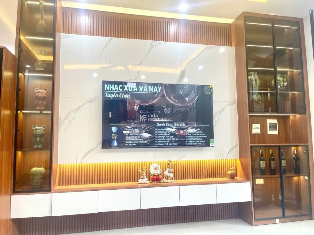 TÀI CHÍNH HƠN 7Đ SỞ HỮU NGAY NHÀ ĐẸP THẠCH BÀN -LONG BIÊN 