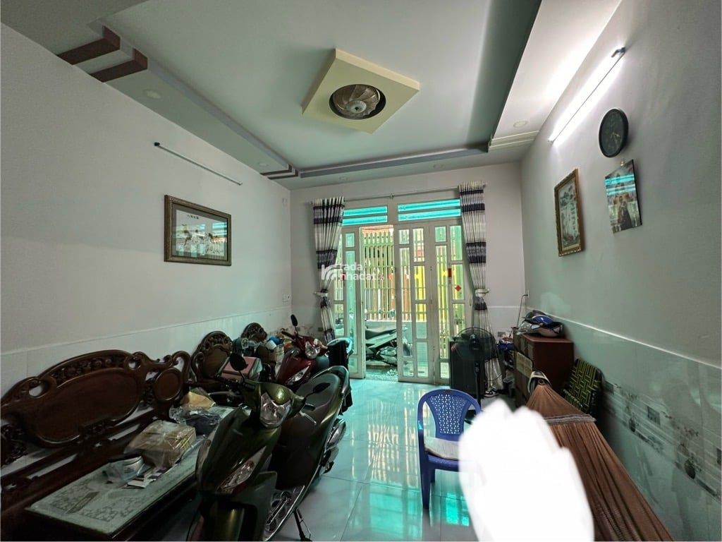 VUÔNG VỨC - 4 TẦNG BTCT - 4 PHÒNG NGỦ