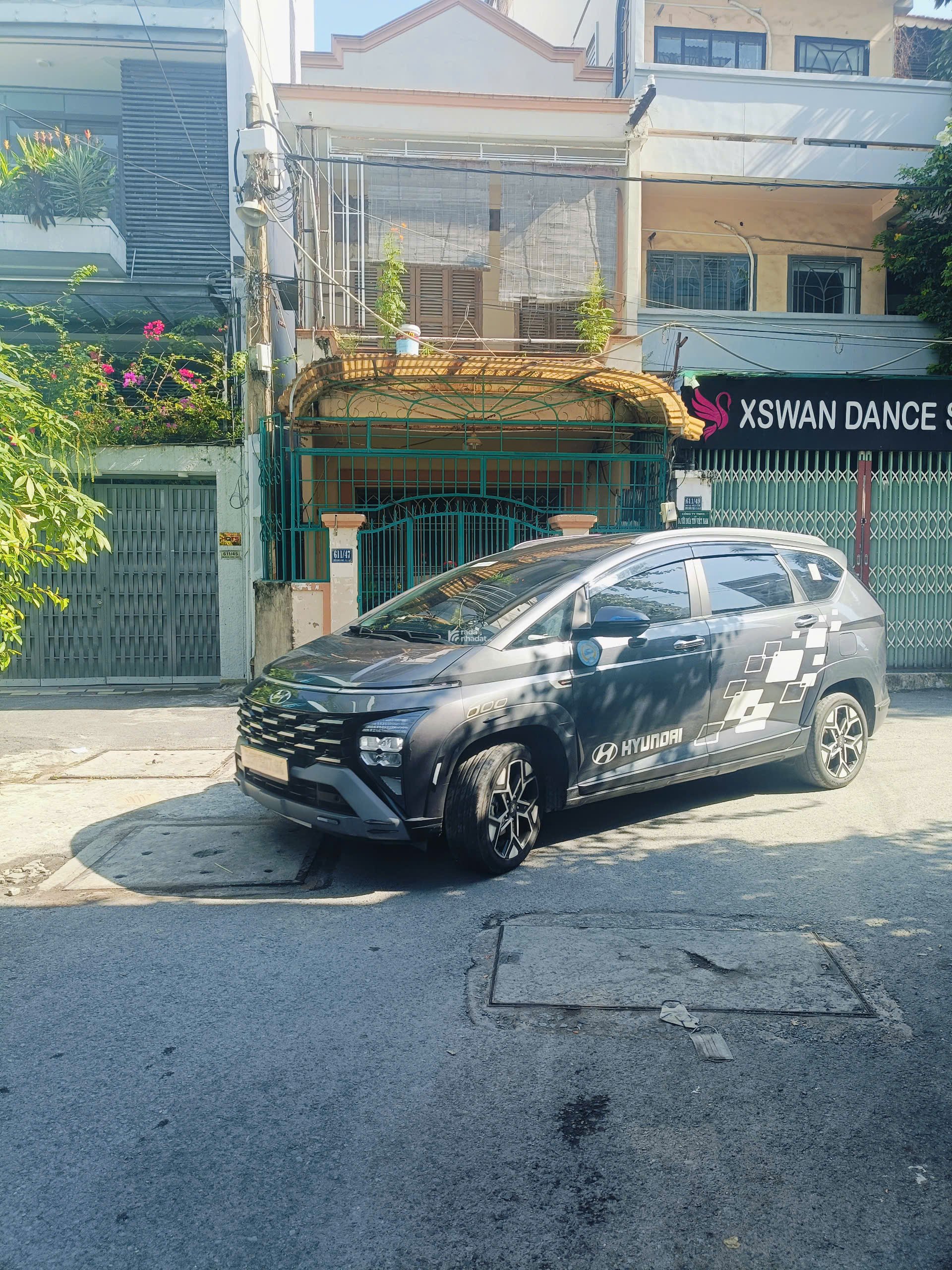 Bán nhà căn góc. HXH 6m đường Tân Quý. Q Tân Phú. DT: 4,5x12 . Giá: 8,6 Tỷ TL