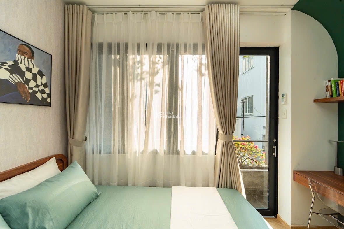 CĂN HỘ 1PN BAN CÔNG LỚN NGAY TRUNG TÂM QUẬN 1 FULL NỘI THẤT