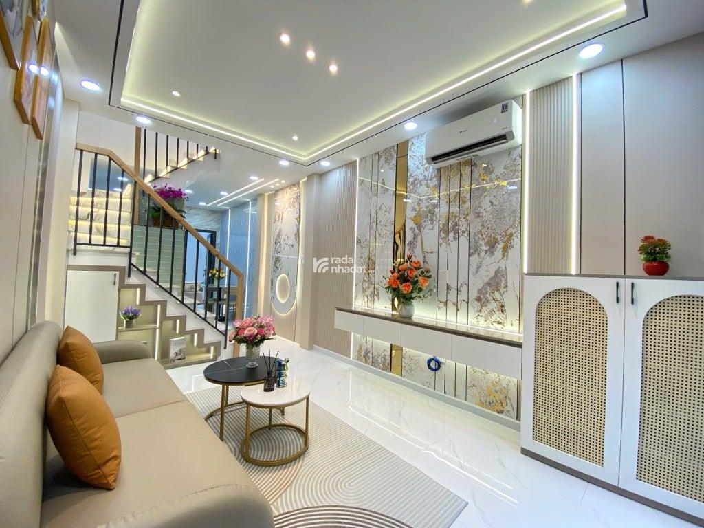 Bán nhà Trần Thái Tông,Nhà mới đẹp,Giá chỉ hơn 4 tỷ 