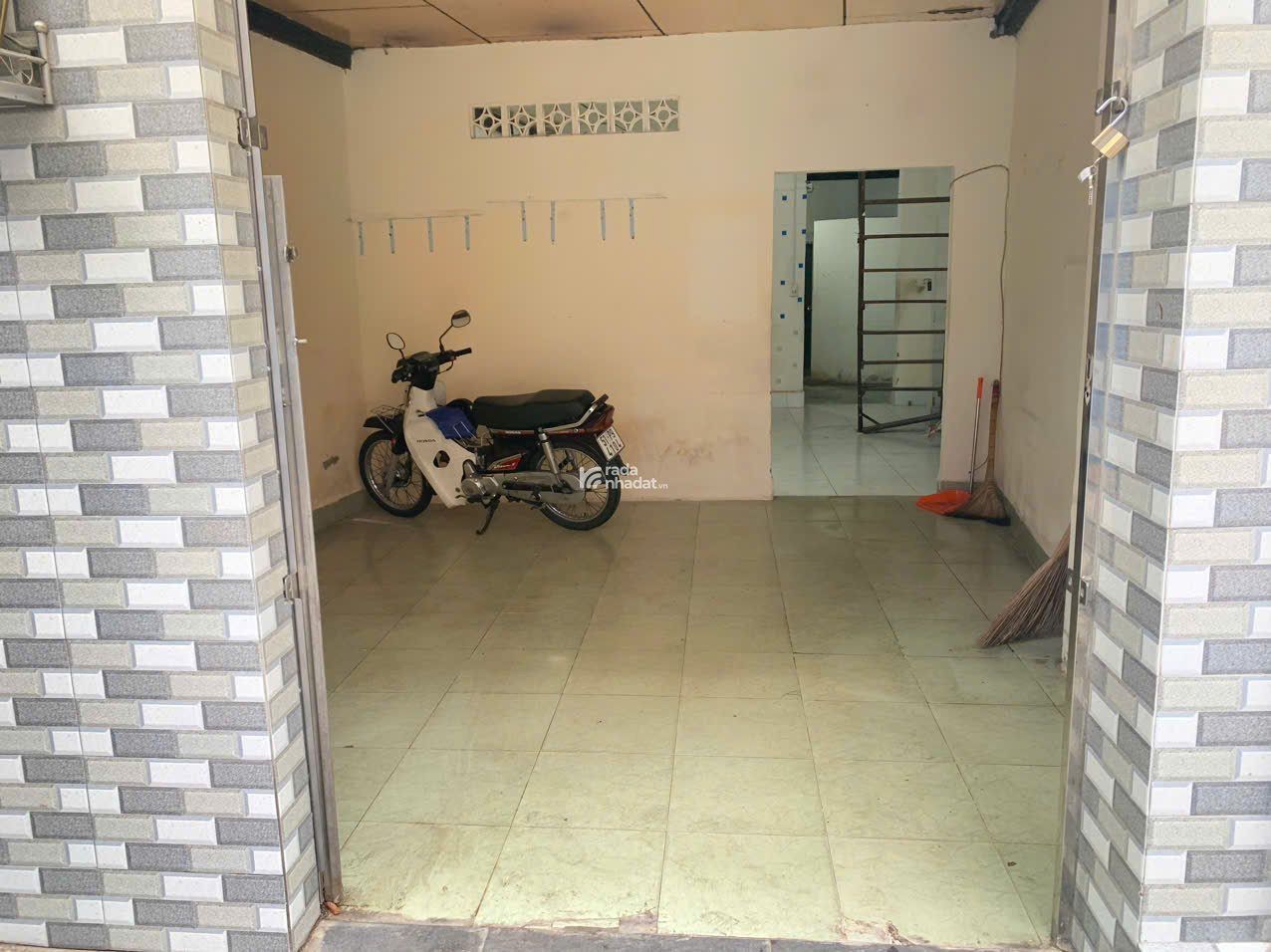 BÁN NHÀ MẶT TIỀN PHAN TÔN QUẬN 1 - 16.5 tỷ 