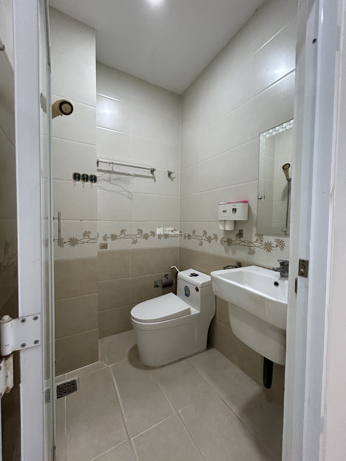 Bán nhà Hoàng Văn Thụ, Út Tịch, Tân Bình, 37m2, 3 tầng, 6.3 tỷ.