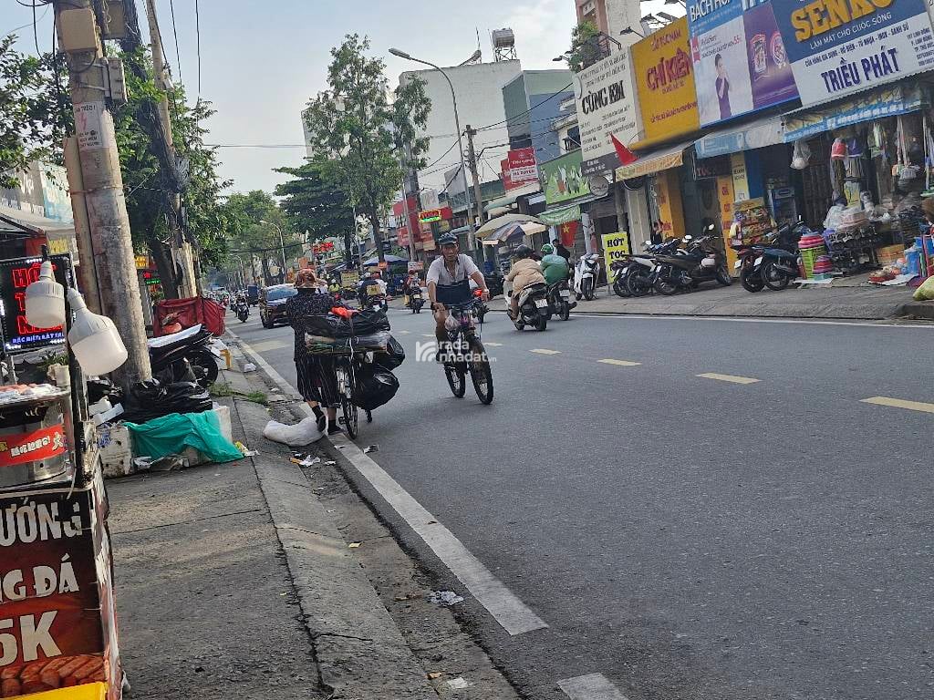 BÁN ĐẤT TẶNG NHÀ HẺM XE HƠI TRÁNH SÁT MẶT TIỀN GẦN TÔ NGỌC VÂN 5X26 NHỈNH 8 TỶ