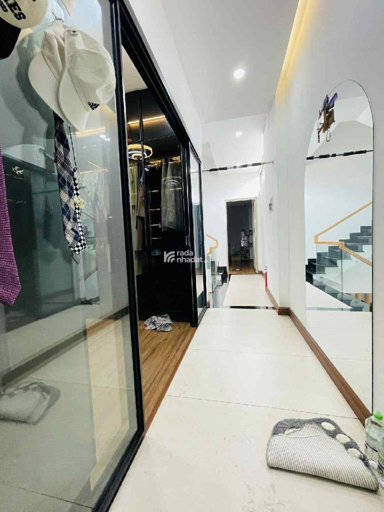 Mặt Tiền Lê Văn Phan, 1trệt 4lầu, 4 phòng ngủ, khu vực chợ vãi của Tân Phú