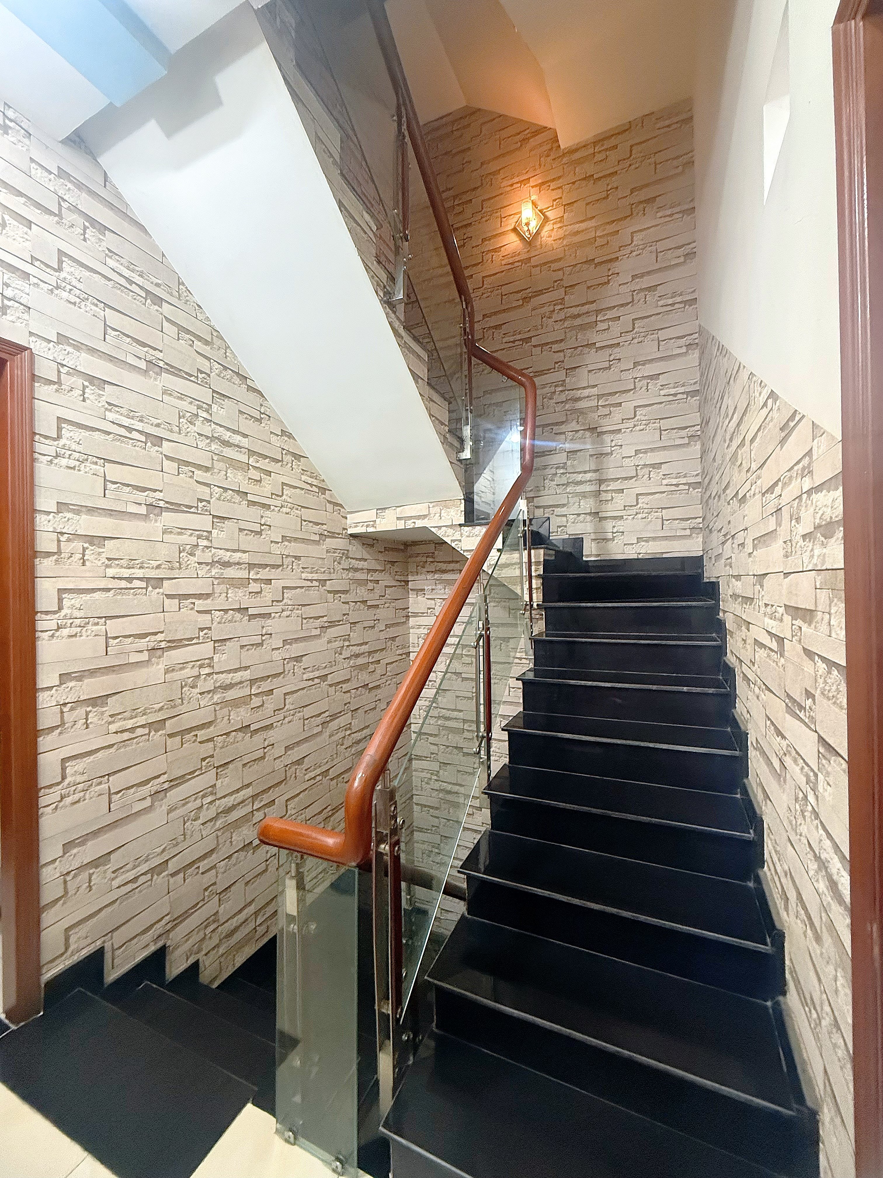 Bán nhà chính chủ phường 12, GV : 66m2 hẻm 2 xe hơi khu phân lô đồng bộ dân trí cao. 