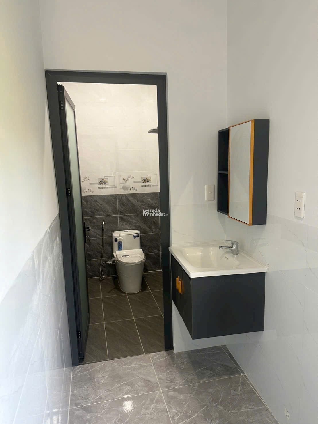 XẢ LỖ! BÁN NHÀ ĐẸP Trần Quang Khải, Phường Tân Định, Quận 1 GẦN MẶT TIỀN- 2 TẦNG-2PN