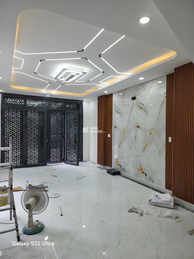 VỊ TRÍ ĐẸP - GÓC 3 MẶT TIỀN HƯƠNG LỘ 3 - NHÀ MỚI DỌN VÀO Ở NGAY 