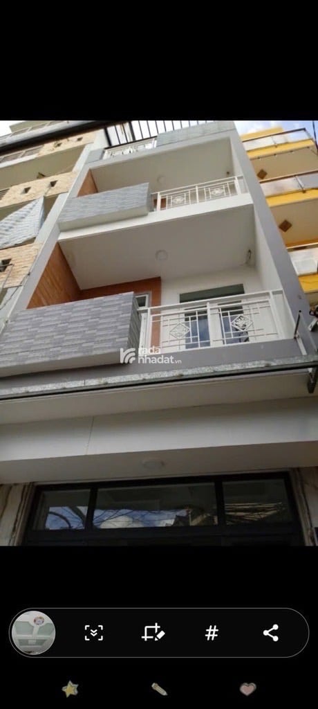 Diện tích:4x17mKết cấu:1 trệt 3 lầu 6 phòng ngủ 1 sân thượng trước sau Gần chợ trường học các cấp