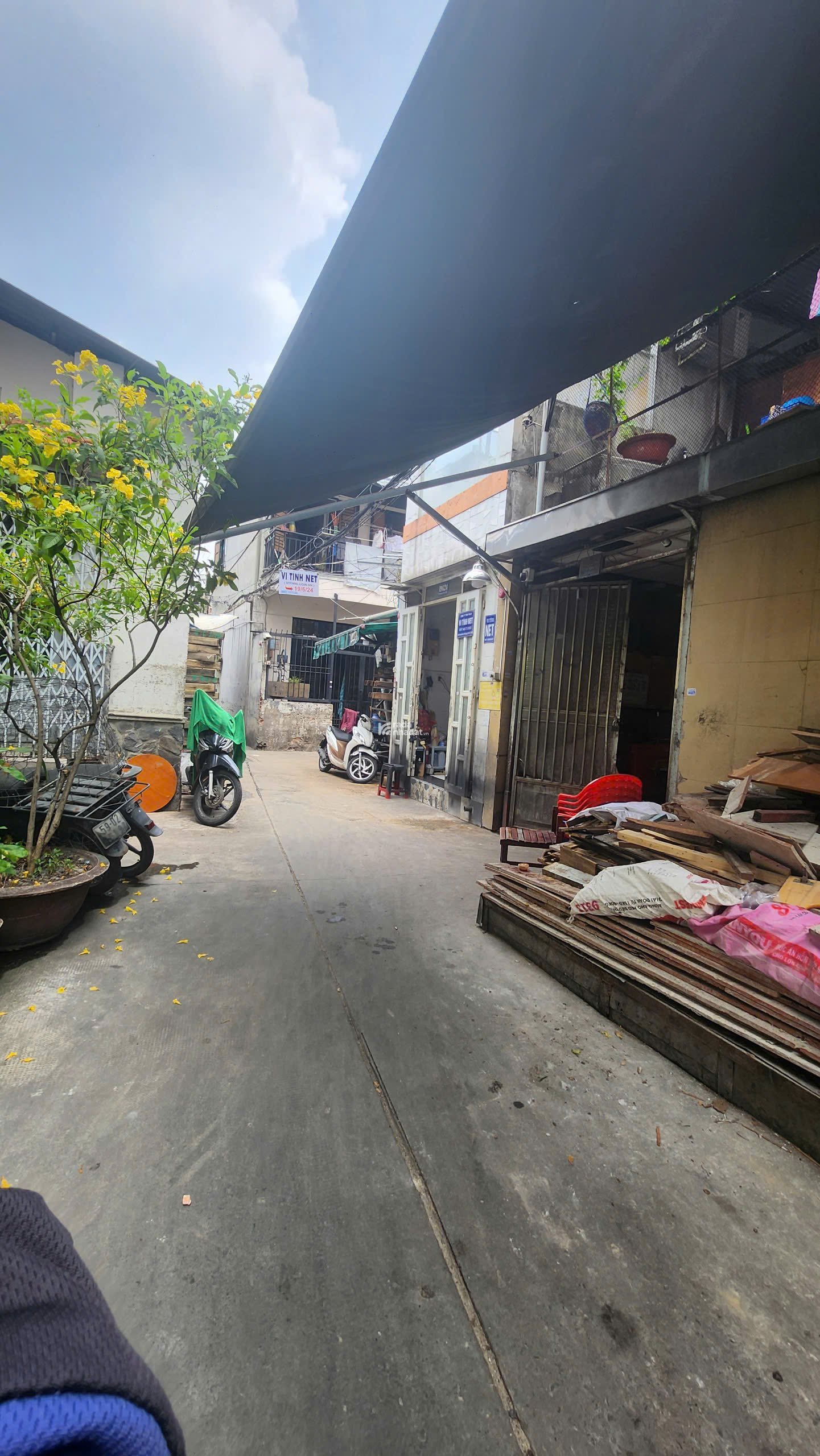 BÁN ĐẤT TẶNG NHÀ HOÀNG XUÂN NHỊ, P. TÂN PHÚ, Trung tâm SG giá chỉ 50tr/m2 cực hiếm hoi.