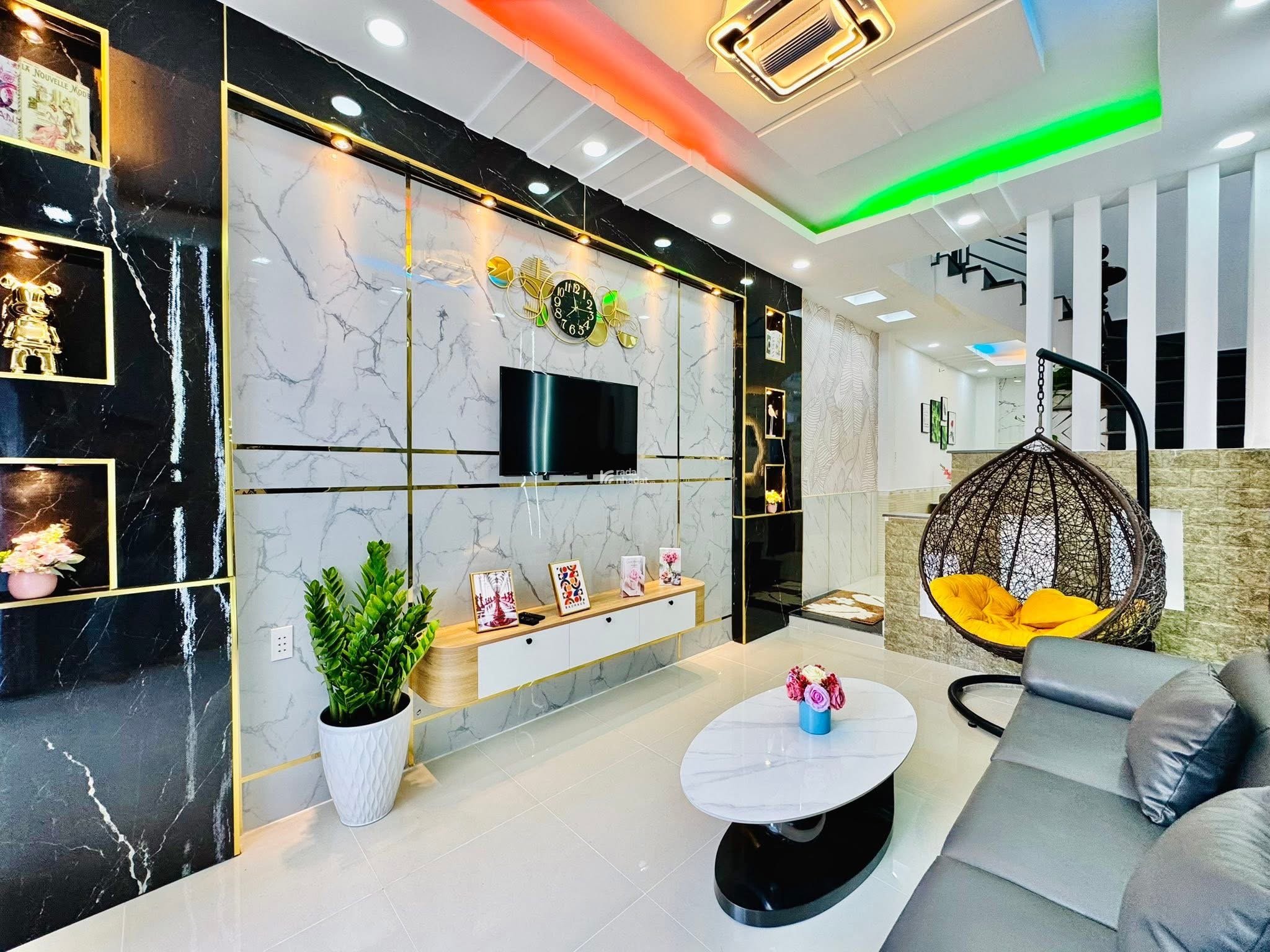 Bán nhà đường Thành Thái, Quận 10, 48m2 giá 6.2 tỷ, Sổ Hồng Riêng/ Hẻm ô tô thông thoáng 
